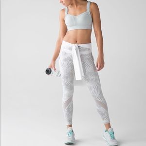 Lululemon inspire tight II - Palm Camo White Nimbus size 4